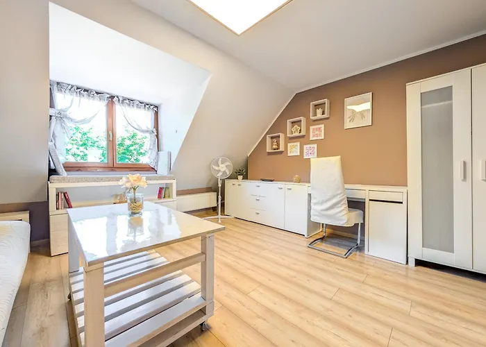 Apartment Swing & Serenity By Bookinghost