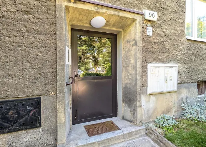 Apartment Swing & Serenity By Bookinghost